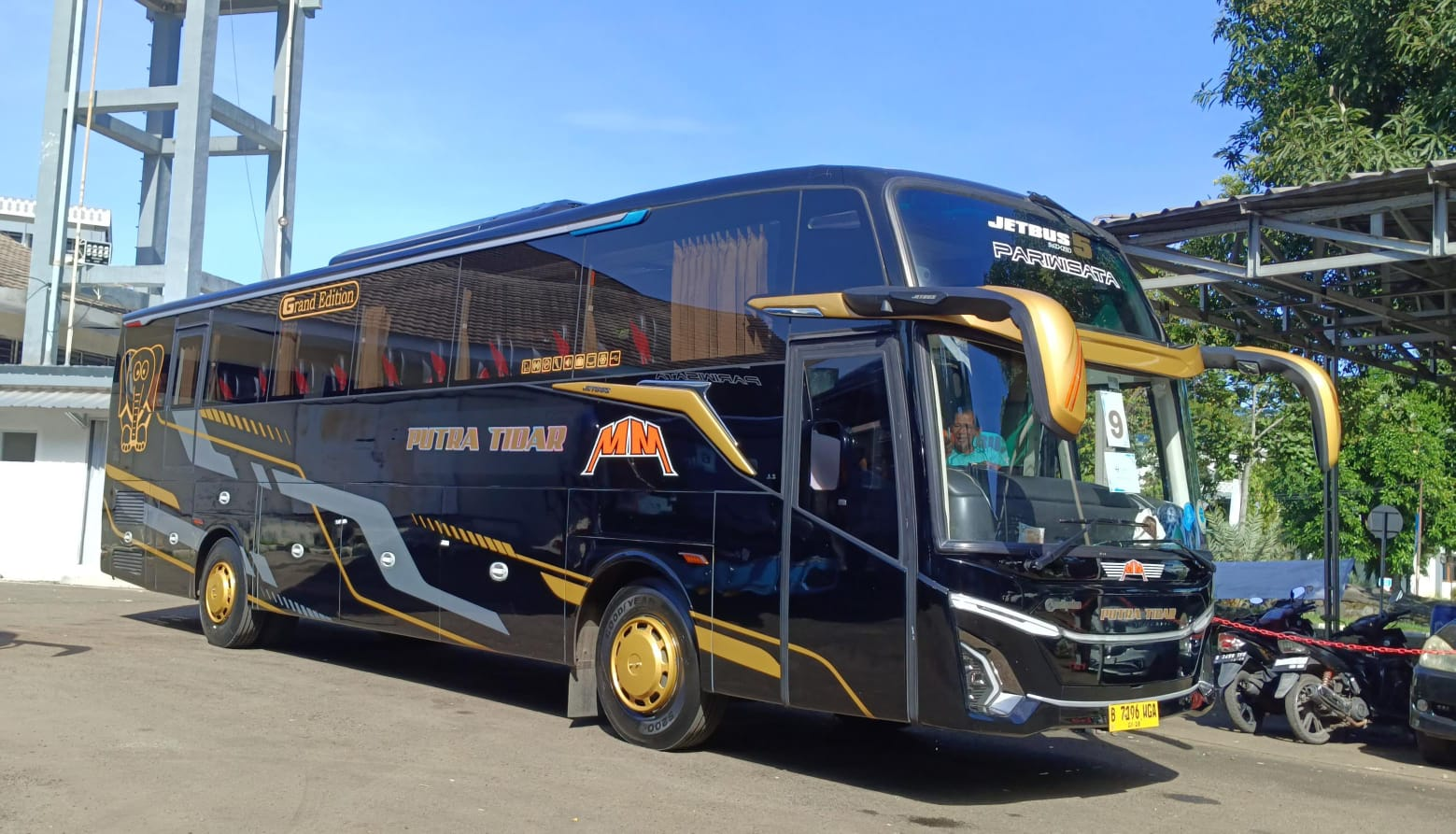 Bus Pariwisata